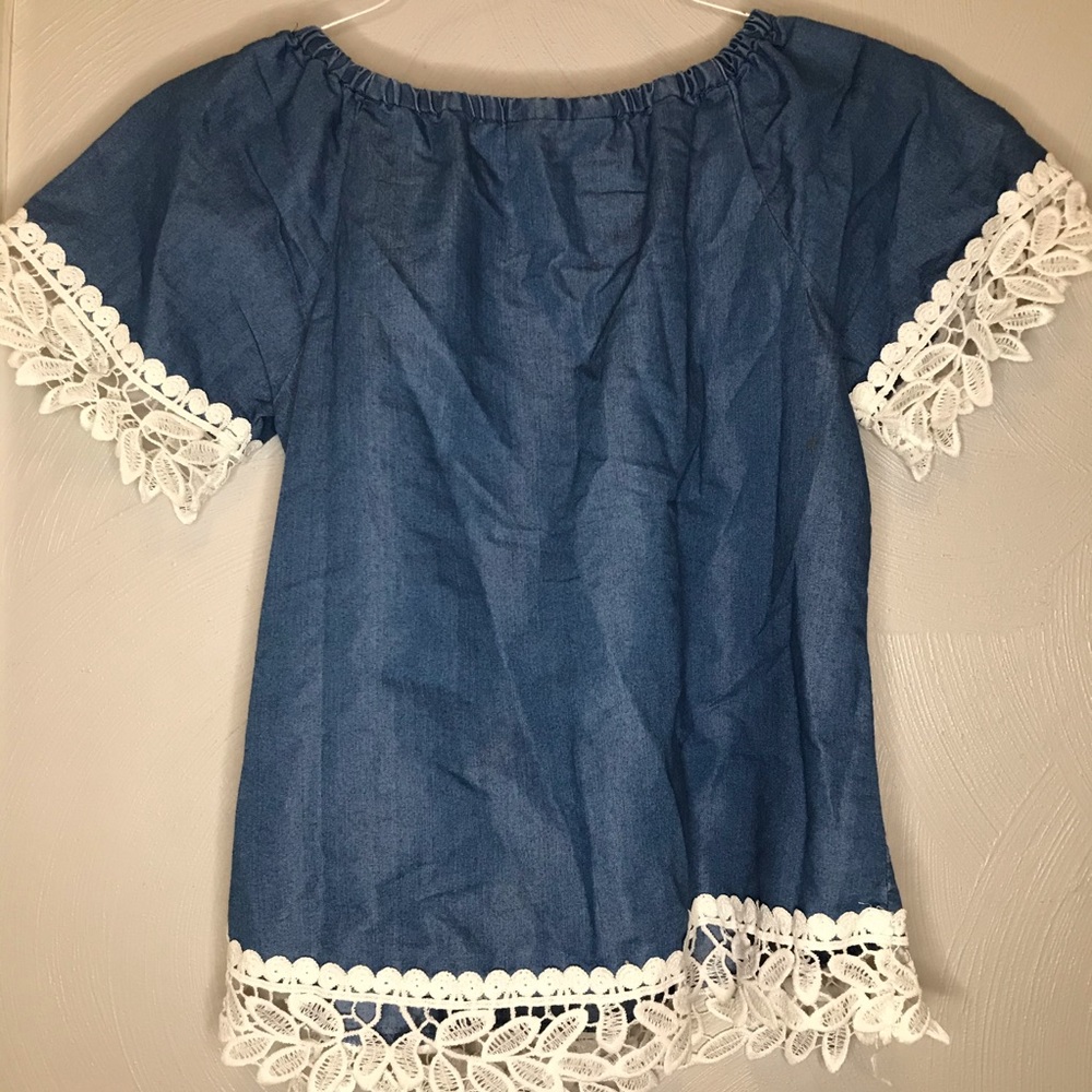 Blue and white tunic with lace arms